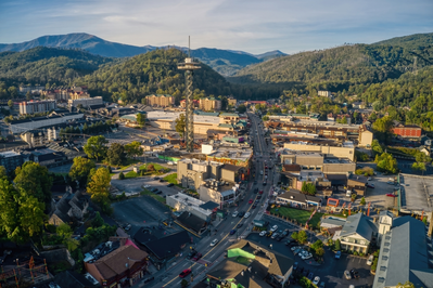 gatlinburg is one of the town towns in pigeon forge